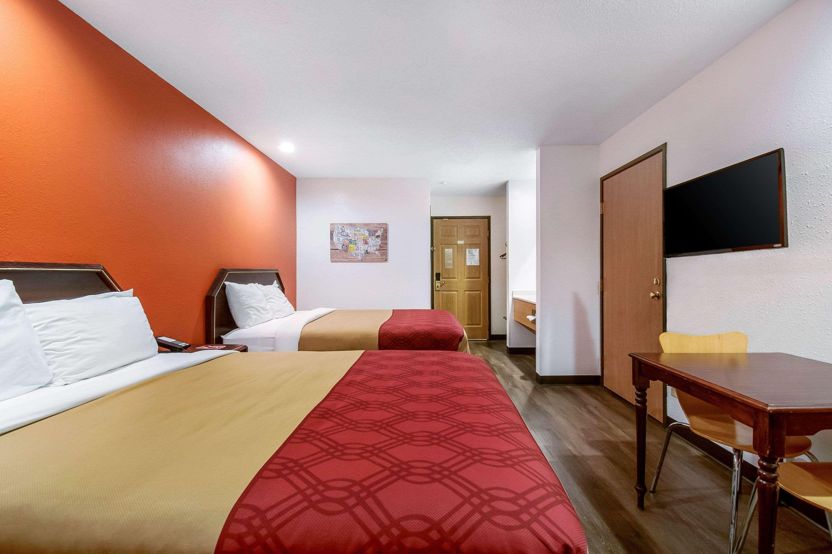 Econo Hotel