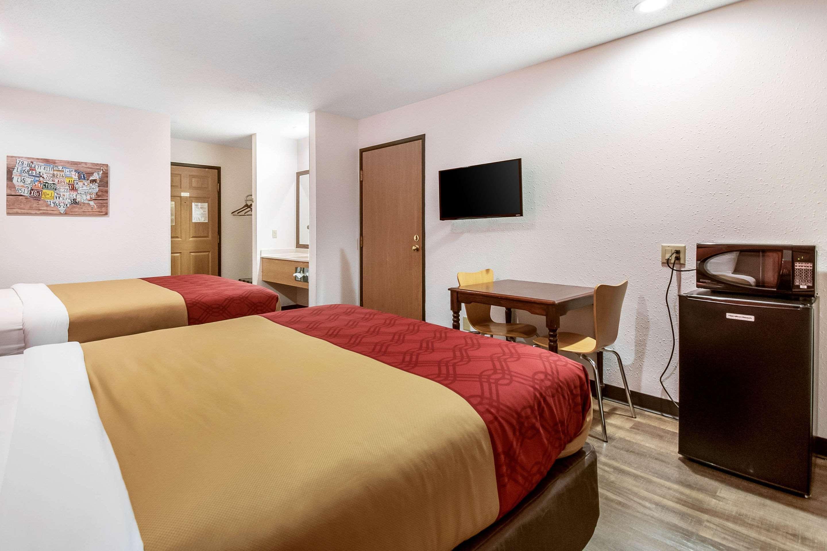 Econo Hotel