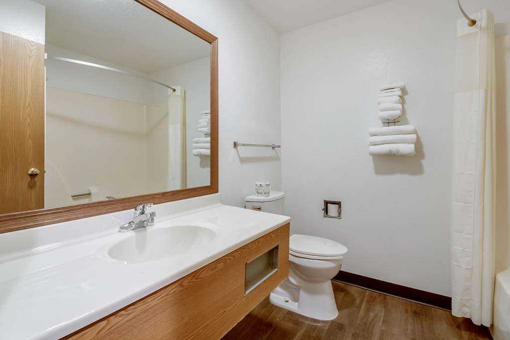 Econo Hotel